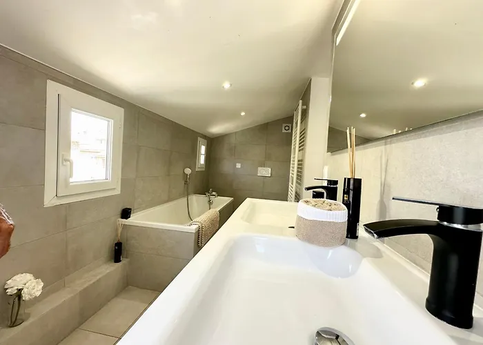 Gorgeous Brand New 2 Bedrooms Apartament