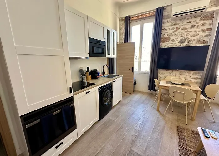 Gorgeous Brand New 2 Bedrooms Lejlighed *